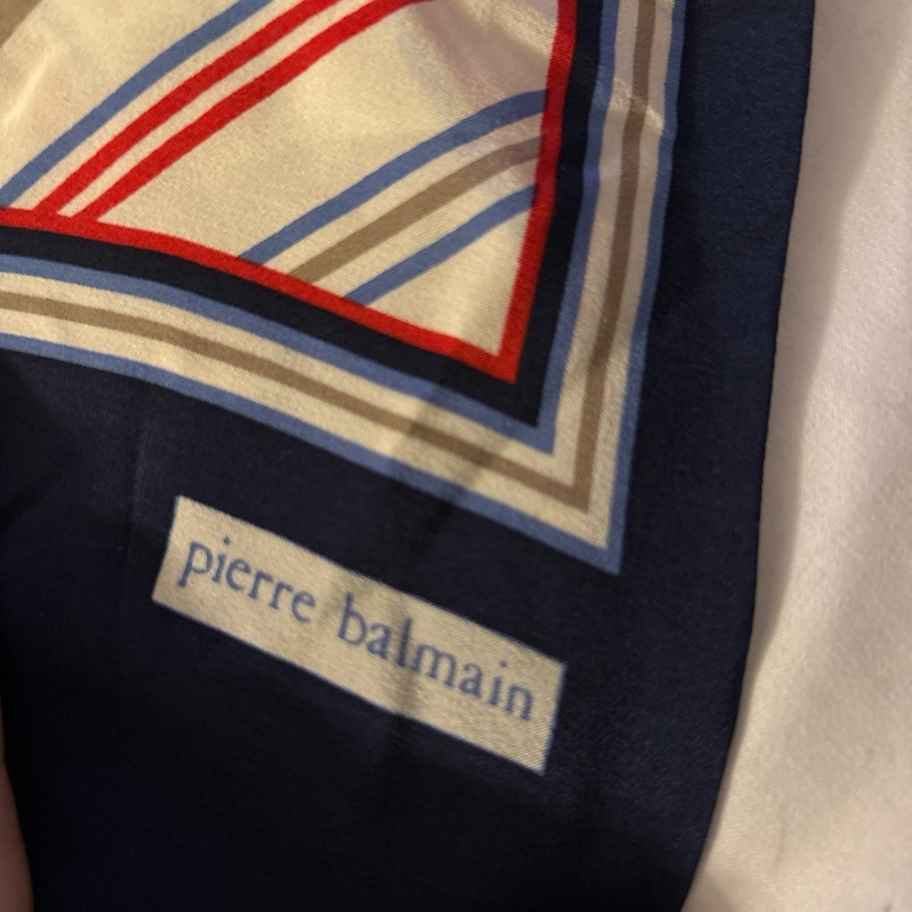 SOLD!!!!!!!Pierre Balmain Navy and Cream Scarf